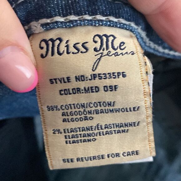 Miss Me- Low rise medium Wash Carpi pants- Size 29 - Picture 9 of 9